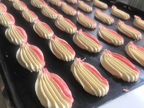 Como resolver os seguintes problemas se um fabricante de biscoitos de duas cores os encontrar? Como resolver os seguintes problemas se um fabricante de biscoitos de duas cores os encontrar?